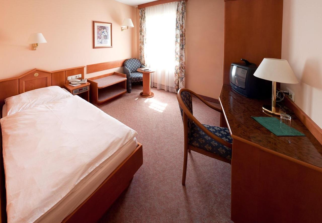 多克托斯库罗斯酒店 萨尔茨堡 客房 照片
